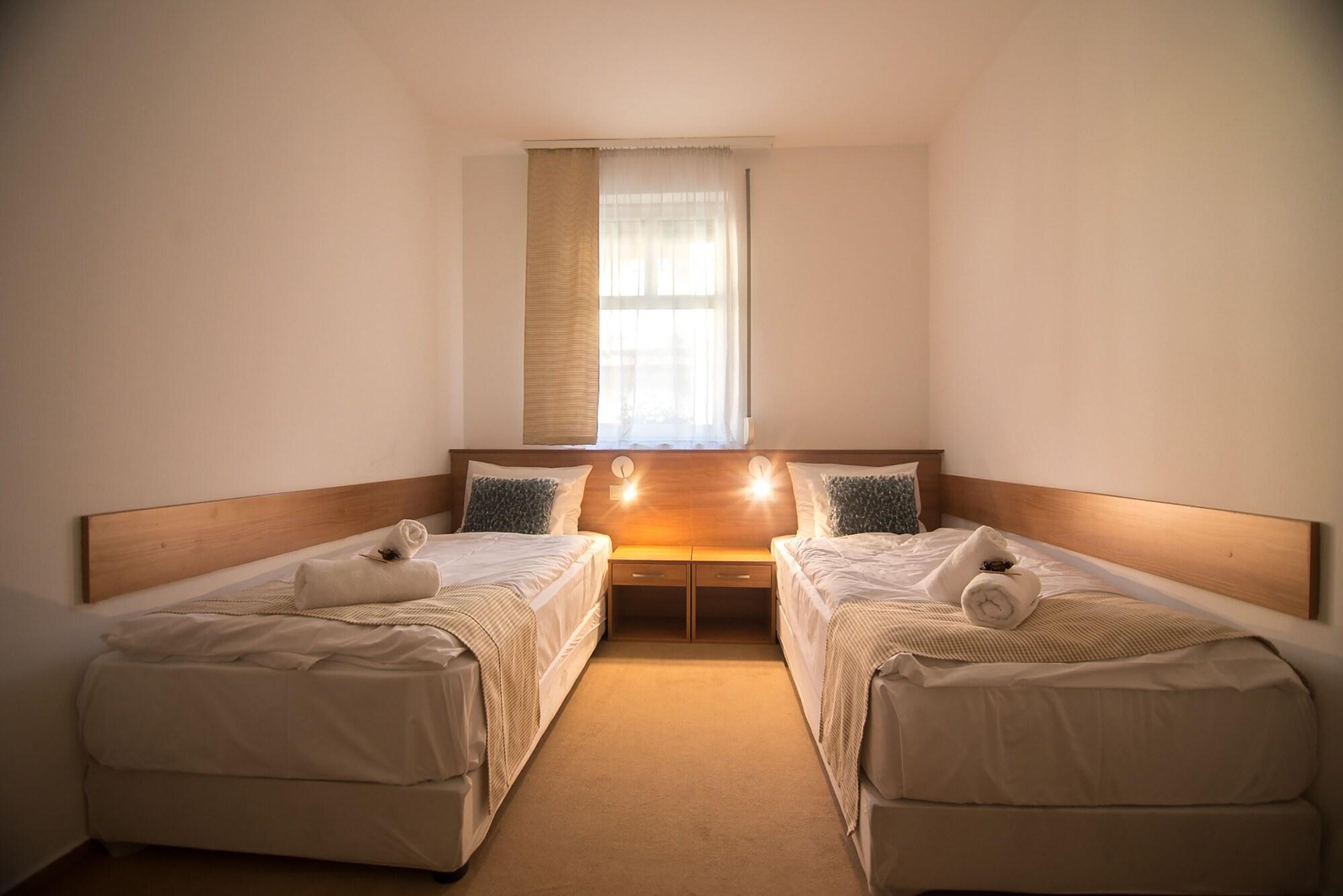 Hotel Civitas Шопрон Экстерьер фото