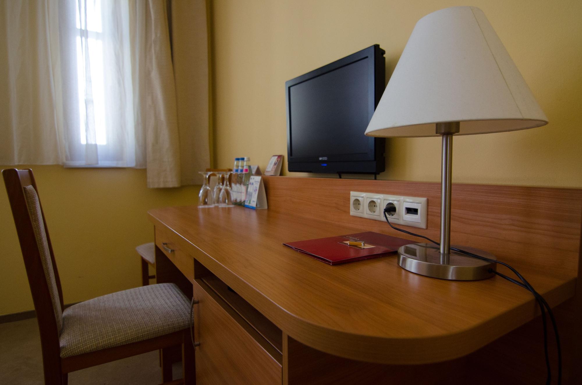 Hotel Civitas Шопрон Экстерьер фото
