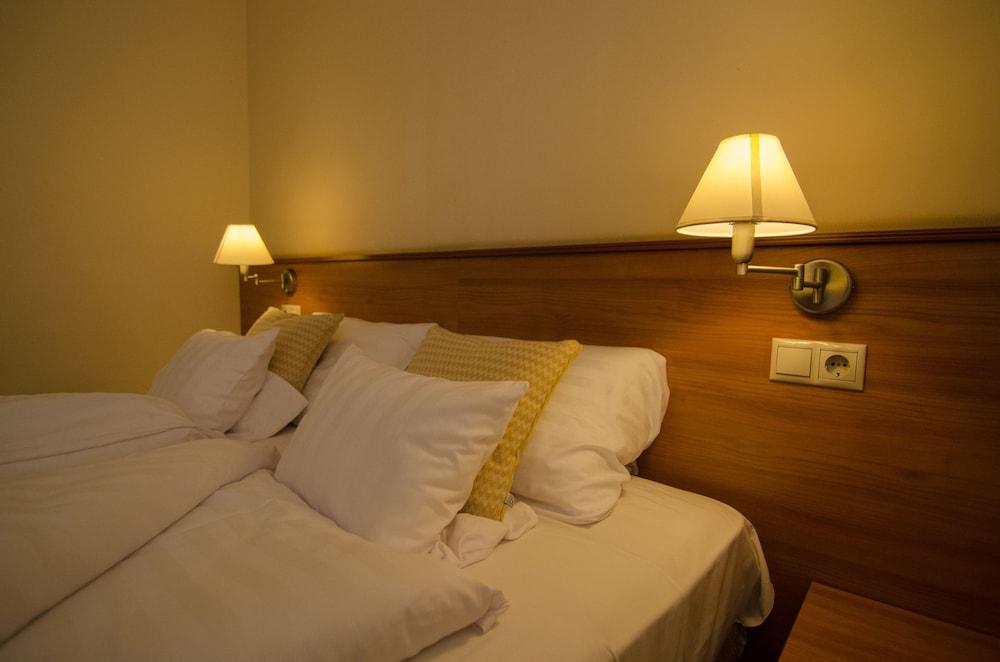 Hotel Civitas Шопрон Экстерьер фото