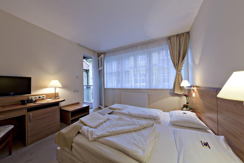 Hotel Civitas Шопрон Экстерьер фото
