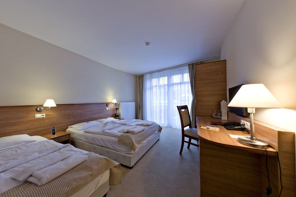 Hotel Civitas Шопрон Экстерьер фото
