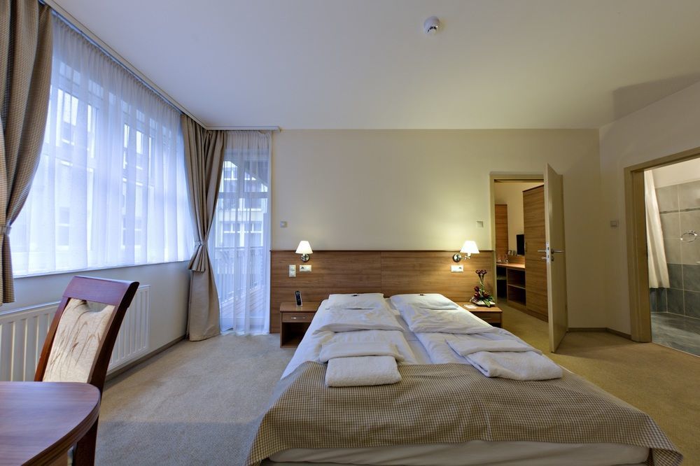 Hotel Civitas Шопрон Экстерьер фото